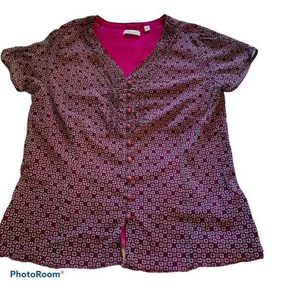 Reitmans Tops - Pretty maroon Blouse, Size XL fits M